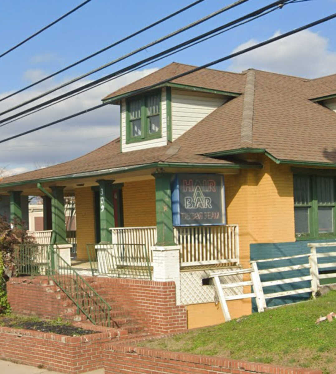 Tobacco Hut Now Open in Longtime Hair Bar Location