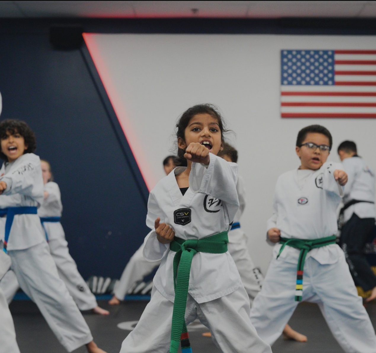Onekick Martial Arts の新しいケントランド拠点でのテープカットセレモニーのセット